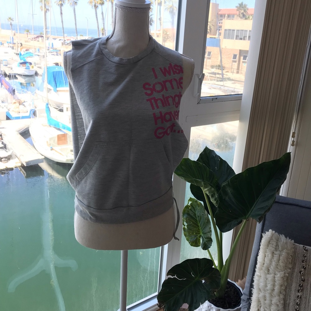 Athletic sleeveless shirt